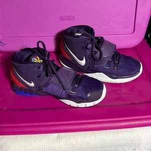 Nike Youth Basketball Shoes size 5